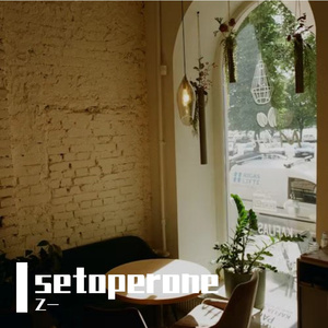 宣纸弦音间的晨雾冥想