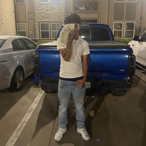 Trappin' Outta Da Hood (feat. LuhGuero)