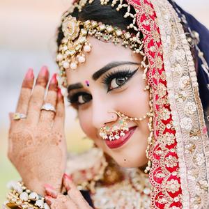 माया रोड़ लाइन की गाड़ी मीठा हॉर्न बजाओ