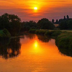 困在雨季的回忆
