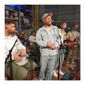 לצאת מהקופסא - גרסת השולחן הקטן (live)