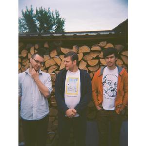 Młodzież w kapturach