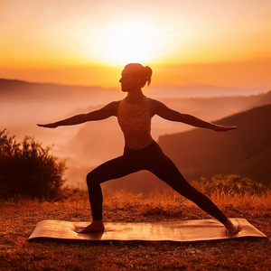 Melodías Pacíficas Acompañan Los Movimientos De Yoga