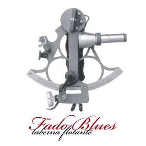 Com um canto nos dentes