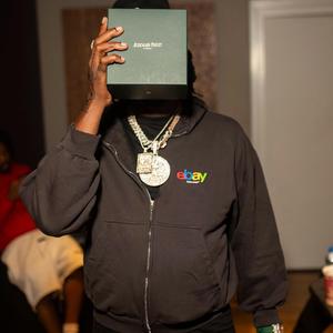 Minding (feat. Shawny Binladen)