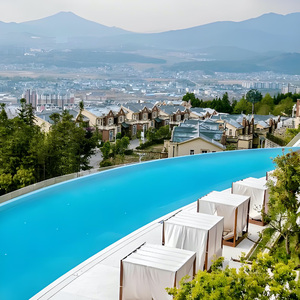 云中泉下满城花