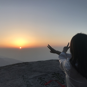 嫣然一笑抿江湖