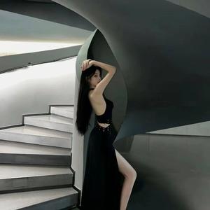 近水楼台先得月