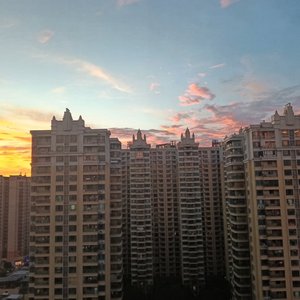 回忆是烫手的雪，你是抓不住的蝴蝶
