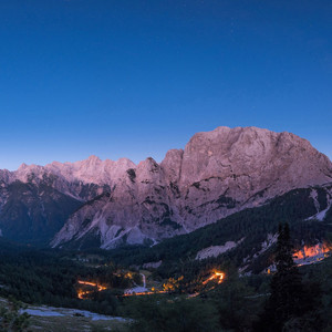 旧牛仔裤膝盖的岁月地图