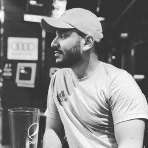 Apne Karam Ki Kar Adayien