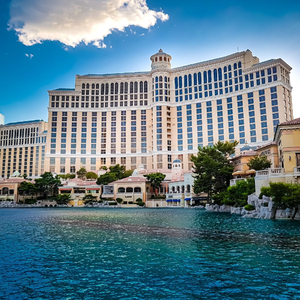 一尘不染鸡尾酒吧印象数