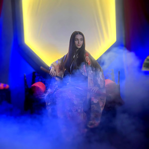 На лезвии ножа