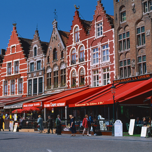 フェルモとルカがショップの片隅で金星に願いを込めてエイティーズ風ロック音楽を奏でたバックグラウンドミュージック