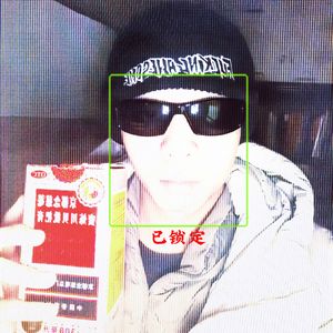 笑着比哭着可悲