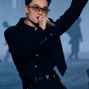 李白斯坦，闪耀出道