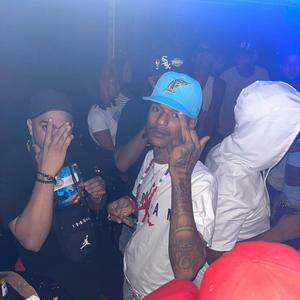 NEGOCIOS CALLEJEROS (feat. La Felpa 27)