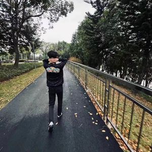 她可以不物质 但你不能没本事