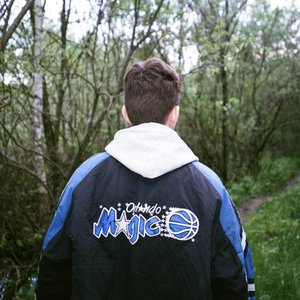 Блики на стене