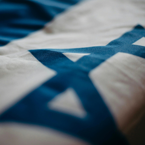 עד שהאורות כבים