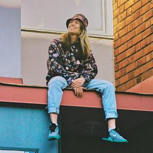 Varmt Välkommen (feat. Armita Ghazinezam)