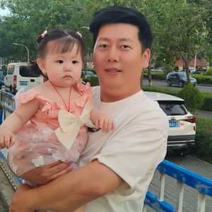 老巷孤灯