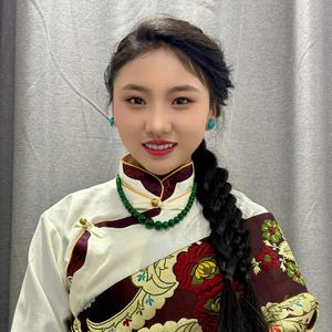 卓玛曲吉途中的花儿 