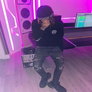 Click (feat. Jay5ive)