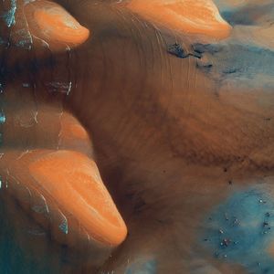 独自撑伞的日子