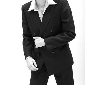 היא אומרת (פריז)