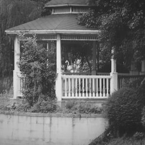 凯撒听了我的故事以后直说:Sad