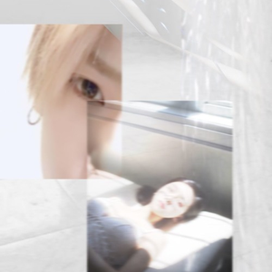 (빛 등을) 비추다